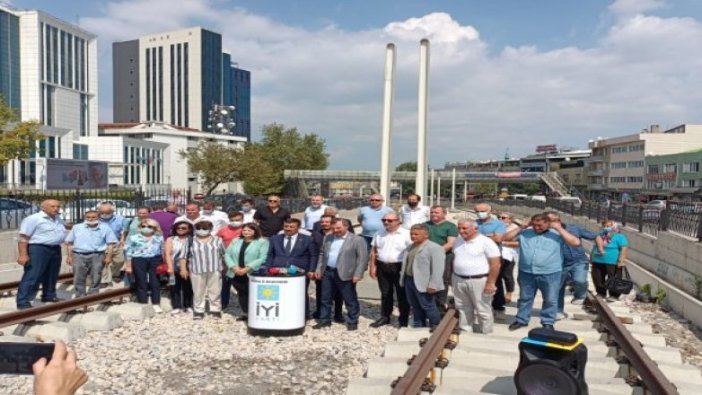 İYİ Parti'liler Bursa'da sıra dışı bir protesto gerçekleştirdi