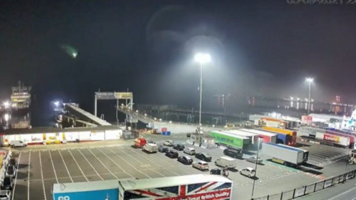 İngiltere ve Fransa'dan görülebilen ışık kaynağı heyecan yarattı