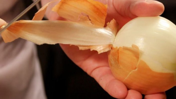Soğan soyarken tuzlarsanız bakın neler oluyor