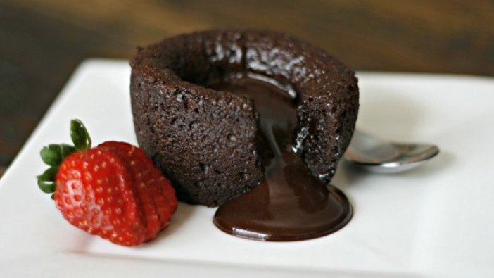 İçi akışkan çikolatalı sıcacık sufle tarifi