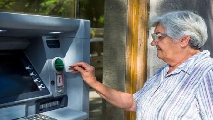 SGK'dan erken emekli olma müjdesi! Emeklilik yaşı 8 yıl erkene alındı