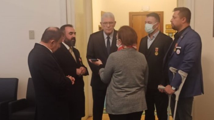 İYİ Parti TBMM’de gazi ve şehit aileleri ile bir araya geldi