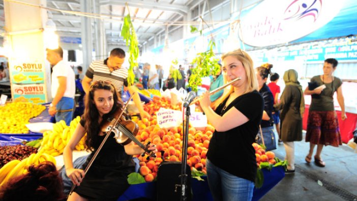 Pazarda aryalar göğe yükseldi