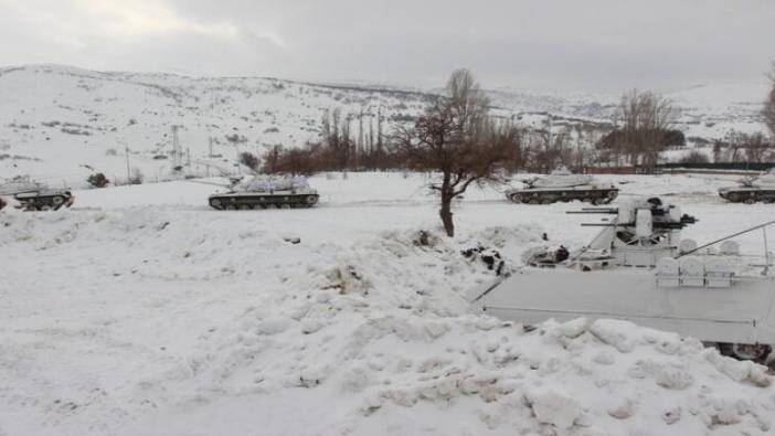 Mehmetçikten karla kaplı bölgede eğitim