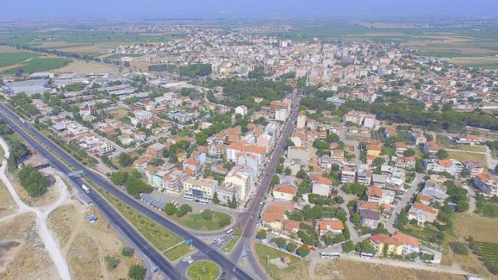 Saruhanlı'da icradan satılık tavuk çiftliği ve müştemilatı