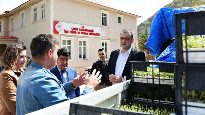 Çatak'ta çiftçilere 30 bin adaçayı ve kekik fidesi dağıtıldı