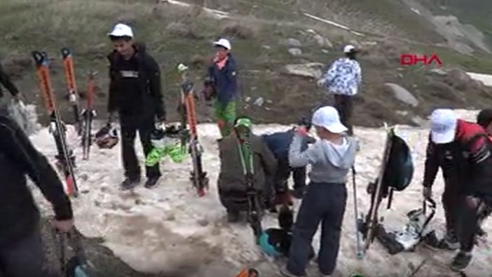 Hakkari'de mayıs ayında kayak yarışması