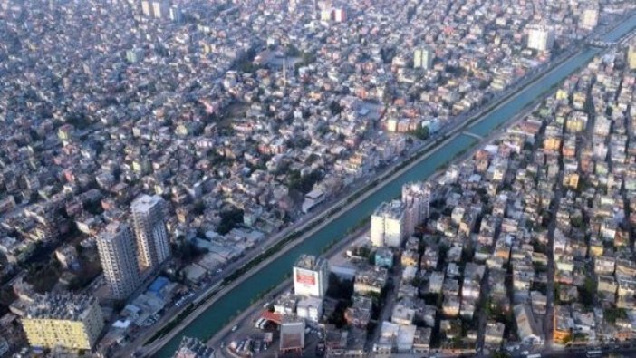 Seyhan'da 168 m² arsa ve üzerindeki 3 katlı bina icradan satılıktır