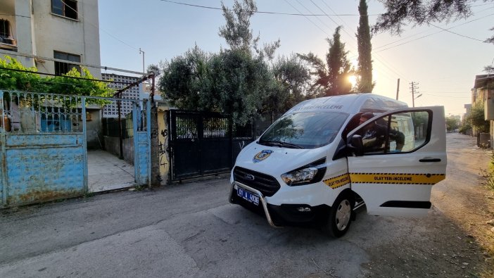 Tartıştığı eşini sopayla dövüp bıçakladı