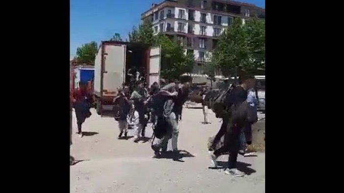 Kocaeli'de bir kamyon dolusu kaçağı güpegündüz şehre bıraktılar. Valilik açıklama yaptı