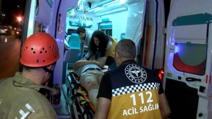 Kadıköy’de otomobil durağa daldı