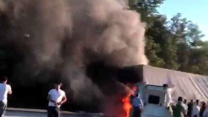 Anadolu Otoyolu’nda feci kaza: Sürücü, yanan TIR'ın içerisinde yaşamını yitirdi