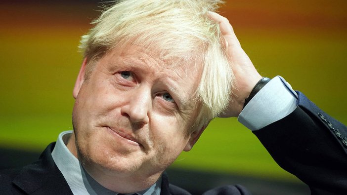 Boris Johnson istifa etti