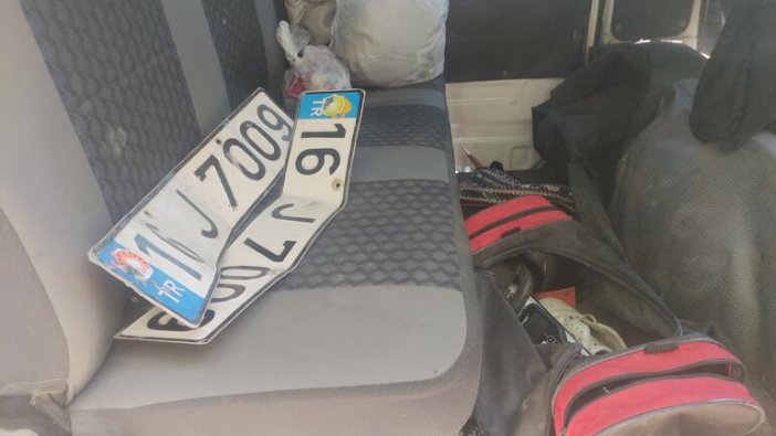 Takip sonucu durdurulan minibüs, çalıntı çıktı