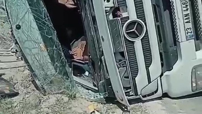 Düzce'de tır devrildi: 1 yaralı