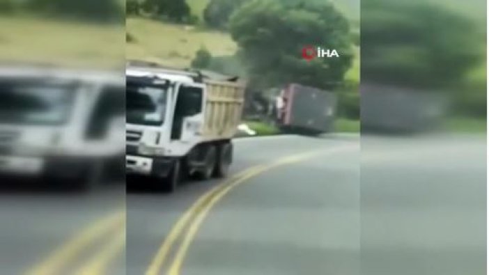 Kamyon sürücüsü araçtan atladı: 1 ölü 3 yaralı