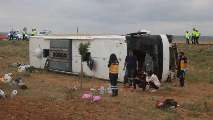 Tur otobüsü devrildi: Çok sayıda yaralı var