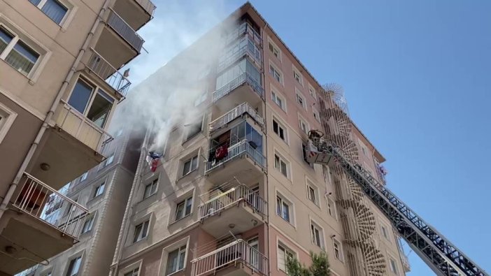 Üsküdar’da apartmanda doğalgaz patlaması: 1’i ağır 3 yaralı