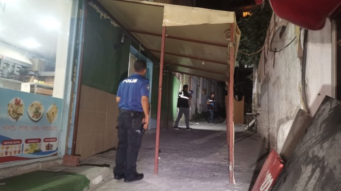 İzmir'de bıçaklı kavga: 1 ölü