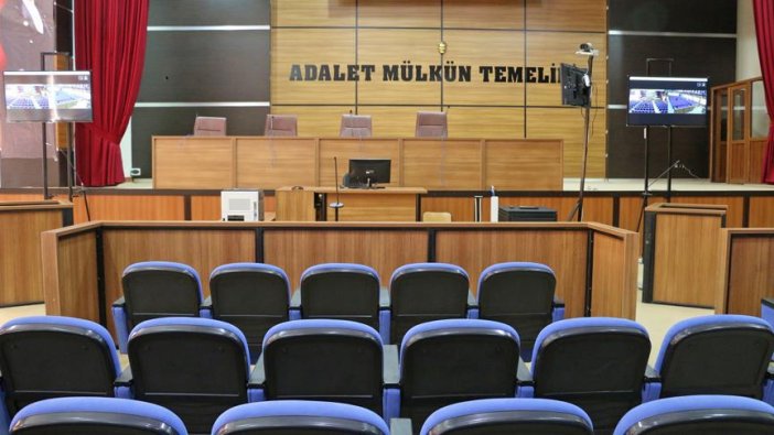 'Hero' tişörtü giyen ve gönderen Güçlü kardeşlere kamu davası