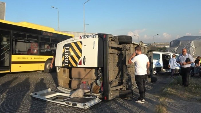 Bursa’da 2 servis minibüsü çarpıştı: 8 yaralı