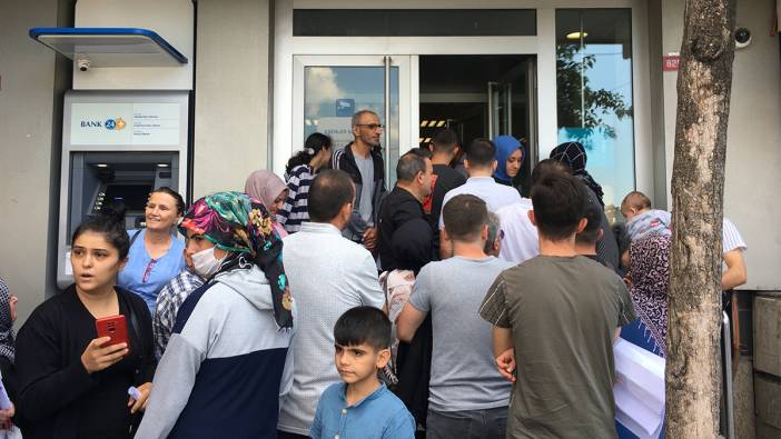 Sosyal konut projesi için banka önlerin kuyruk oluştu