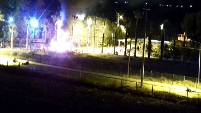 Mersin'de polisevine saldırıda teröristlerin bombayı patlatma anı