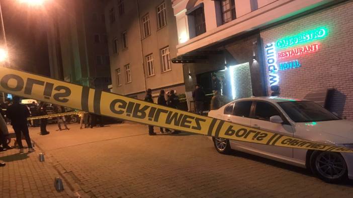 Otelin güvenlik görevlileriyle 2 kişi arasında silahlı kavga