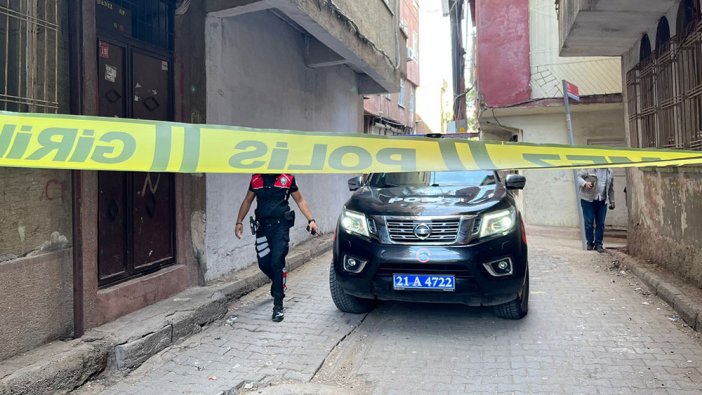 İki grup arasındaki silahlı çatışmada 10 yaşındaki çocuk kurşunların hedefi oldu