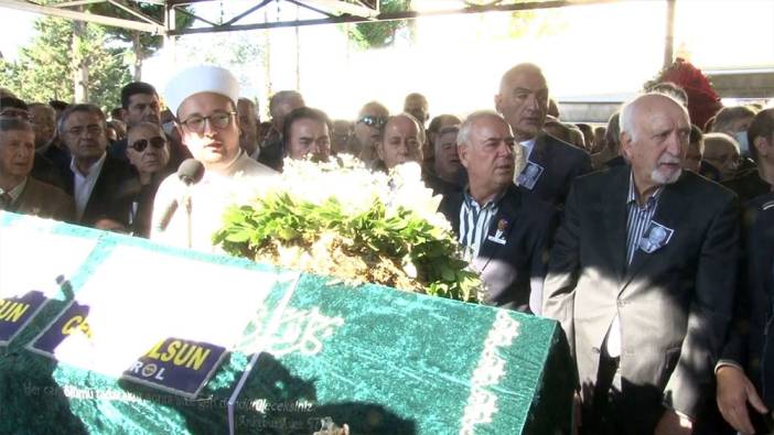 Gazeteci Halit Kıvanç son yolculuğuna uğurlandı