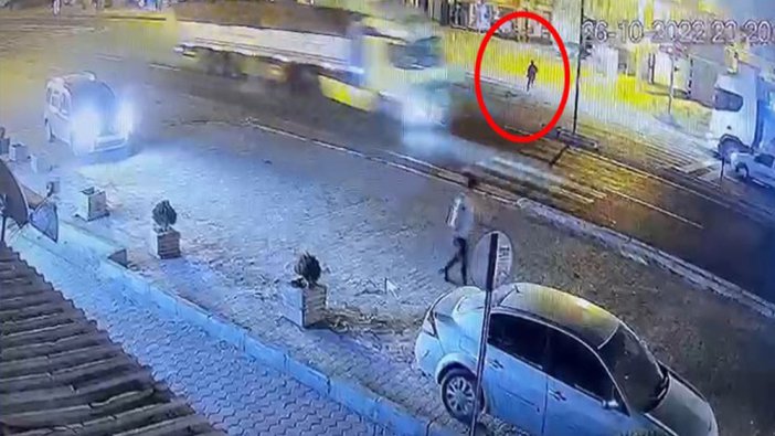 Mardin'de faciadan dönüldü! Tırla minibüs çarpıştı