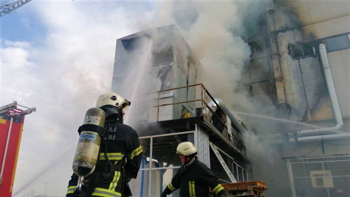 Kocaeli’nde mobilya imalathanesinde yangın!