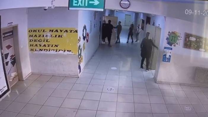 Öğrencilerin yakını öğretmeni darp etti