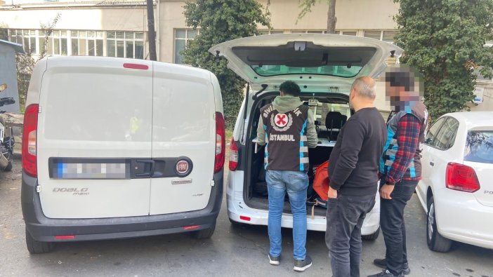 Duyarsız sürücü ambulansa dakikalarca yol vermedi