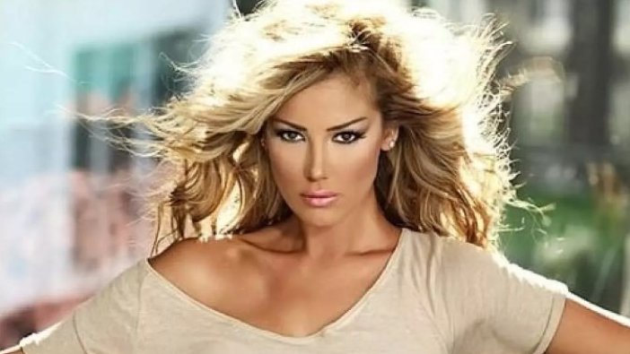 42 yaşındaki şarkıcı nefes kesti