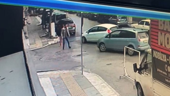 Çarpışan iki aracın arasında kalmaktan son anda kurtuldu