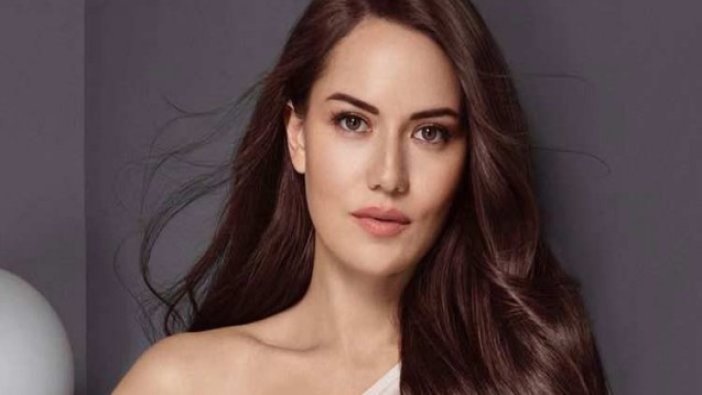 Oyuncu Fahriye Evcen'in  okul yıllığı gündem oldu