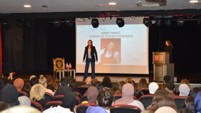Usta oyuncu Demet Akbağ üniversiteli gençlere tavsiyelerde bulundu