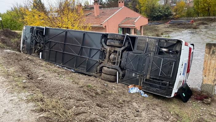 Diyarbakır'da yolcu otobüsü devrildi: 33 yaralı