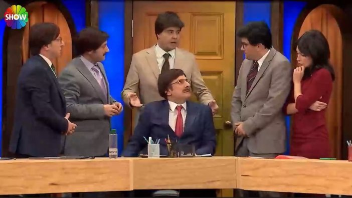 Güldür Güldür Şov'da dikkat çeken muhalefet skeçi izleyenleri kahkahaya boğdu