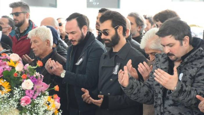 Şarkıcı Sıla'nın , babası son yolculuğuna uğurladı
