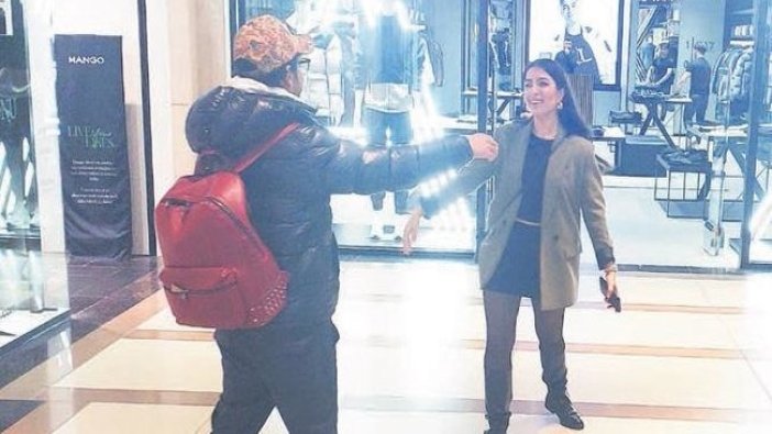 Gizemli kız arkadaşıyla görüntülendi! Acemi çapkın Buray