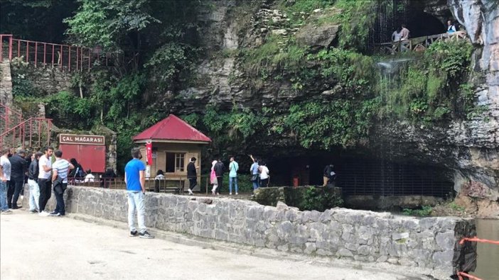 Çal Mağarası sonbaharda da turistleri ağırlıyor