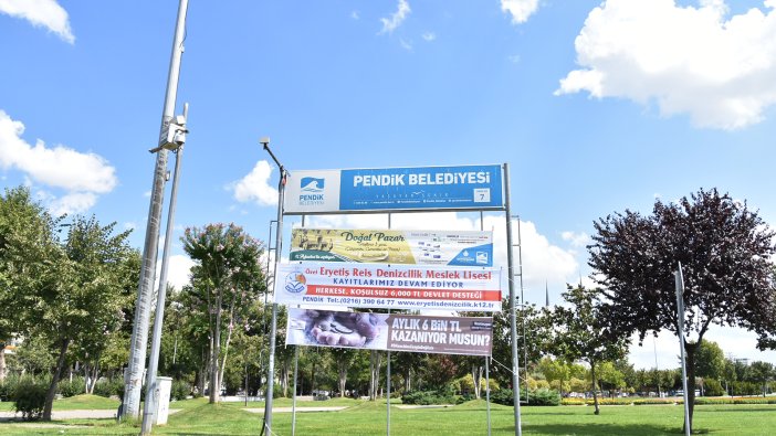 Dilencilere karşı pankartlı mesaj