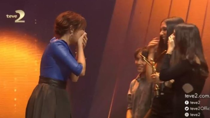 Senarist Sema Ergenekon, Altın Kelebek gecesinde hem eşi Uğur Aslan'ı ağlattı hem de kendisi ağladı