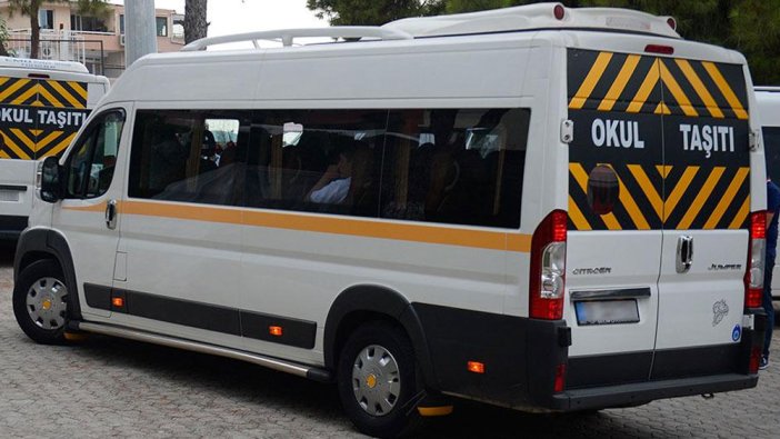 Öğrencileri taşıyan minibüs devrildi: 11 yaralı