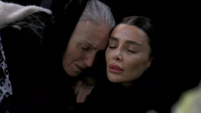 Özge Ulusoy babasının cenazesine makyajlı gittiği iddialarına ateş püskürdü ve isyan etti