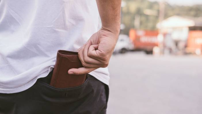 Arka cepte cüzdan taşıyanlar dikkat: Uzmanı uyardı!