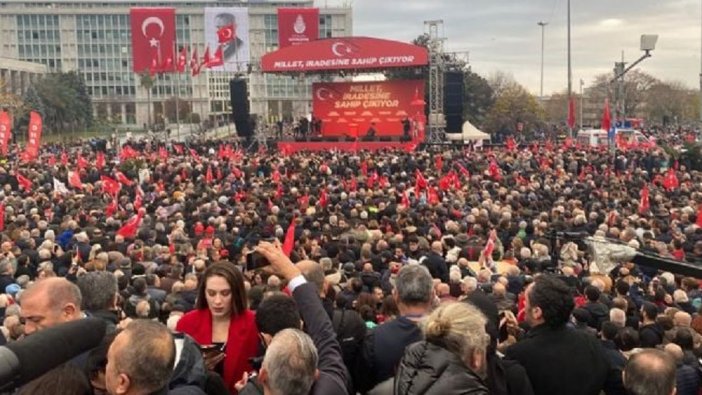İstanbullular iradesine sahip çıkmak için Saraçhane'ye akın ettiler!