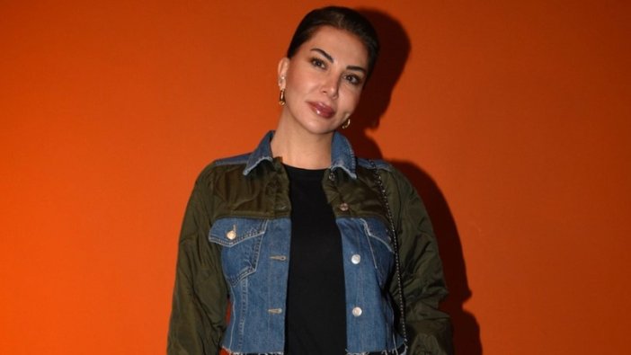 Ünlü şarkıcı Ebru Yaşar’dan Yasemin Sakallıoğlu’na övgü